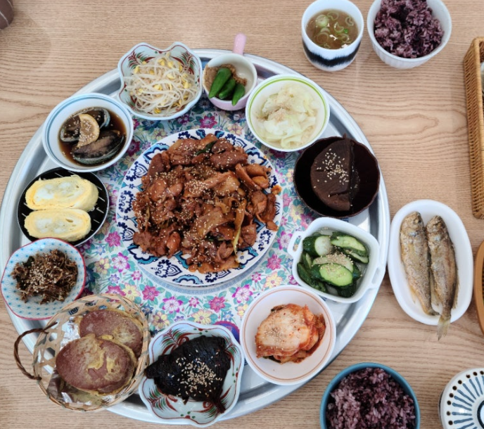 Banchan (반찬, Side Dish) Refills in Korean Restaurants image