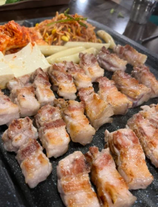 Samgyeopsal (삼겹살): A Complete Guide to Korean BBQ Pork Belly image