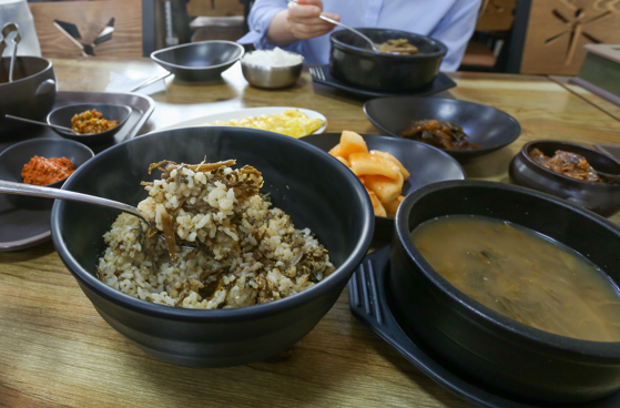 10 Korean Restaurant Tips Every First-Time Visitor Should Know image