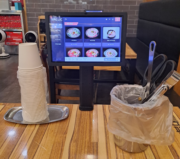 10 Korean Restaurant Tips Every First-Time Visitor Should Know 테이블