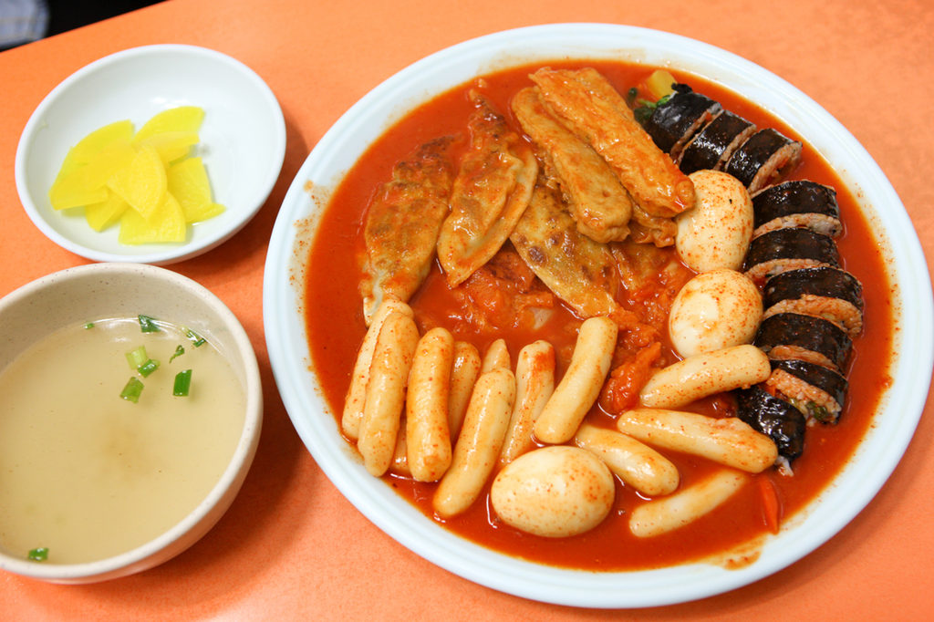 Eomuk is served in spicy tteokbokki sauce with rice cakes, boiled eggs, and gimbap.