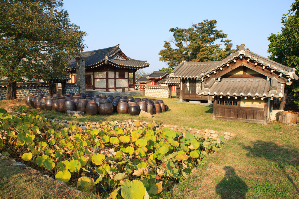 Hanok (한옥): Korean Traditional Houses, Architecture, and How to Read Their Design image
